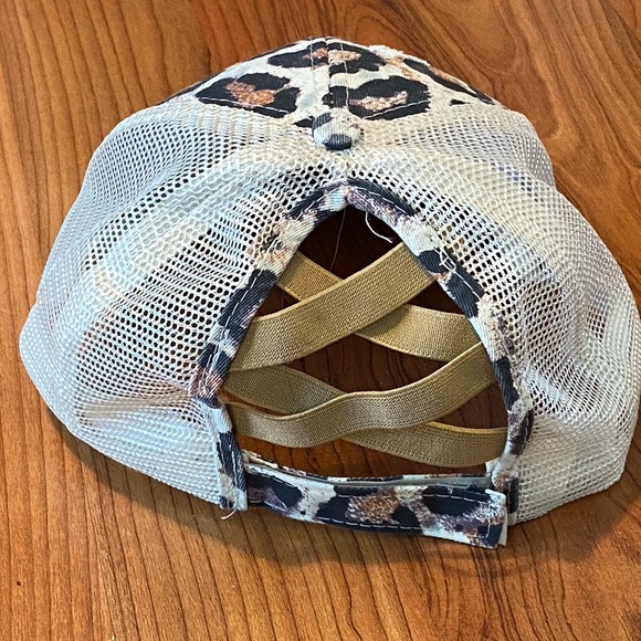 Leopard Print Ponytail Hat - Picture 4 of 6